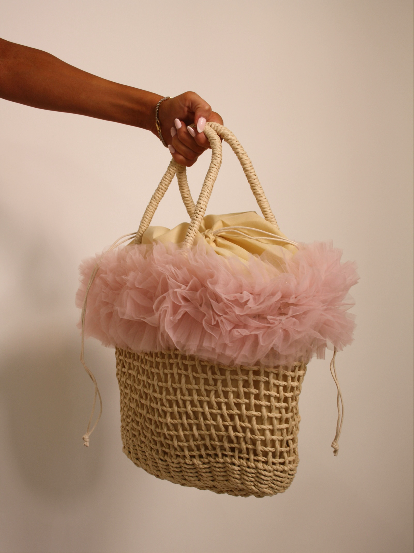BELLA Pink Frill Straw Beach Bag