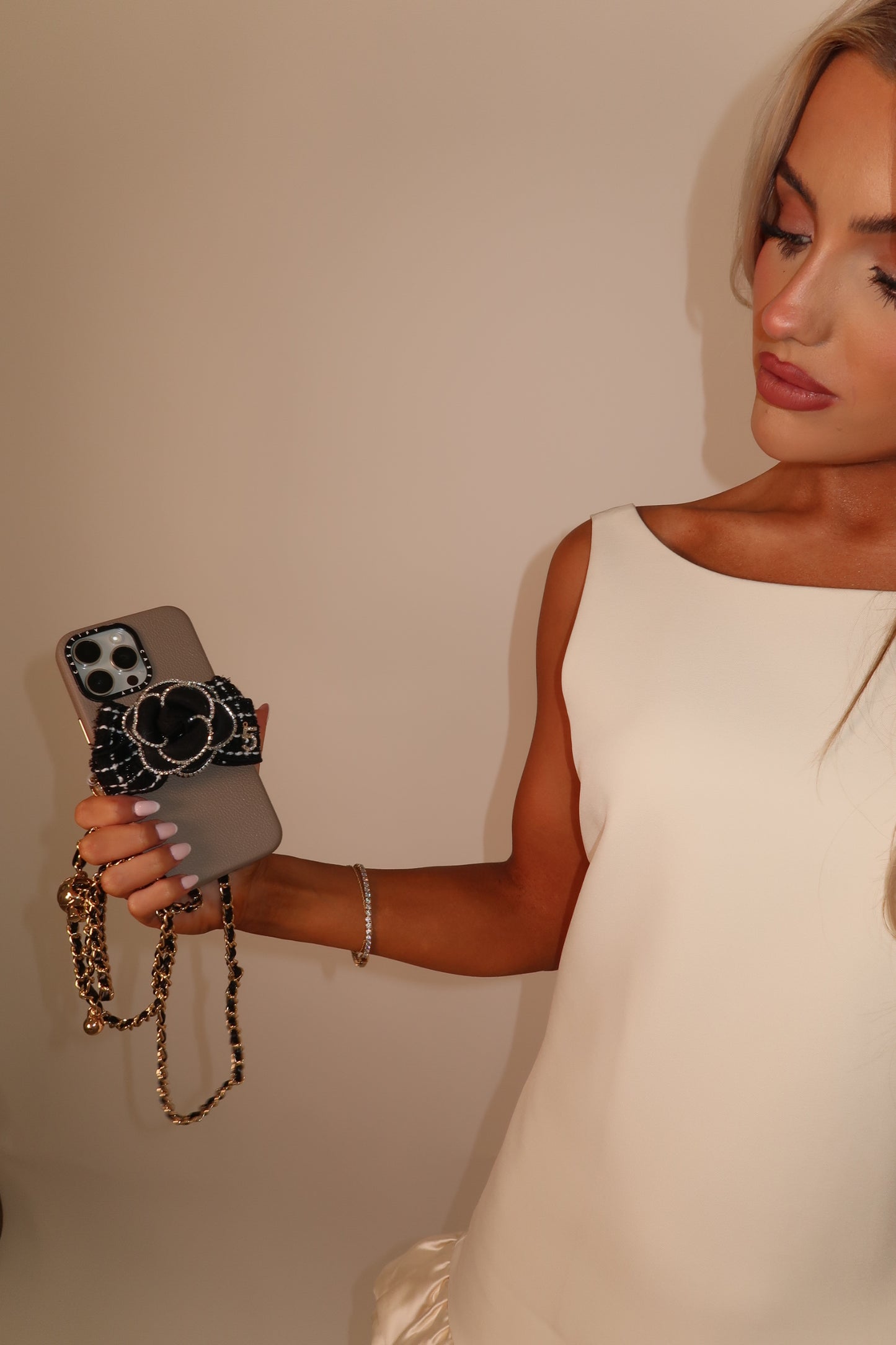 Gardenia Phone Holder Black