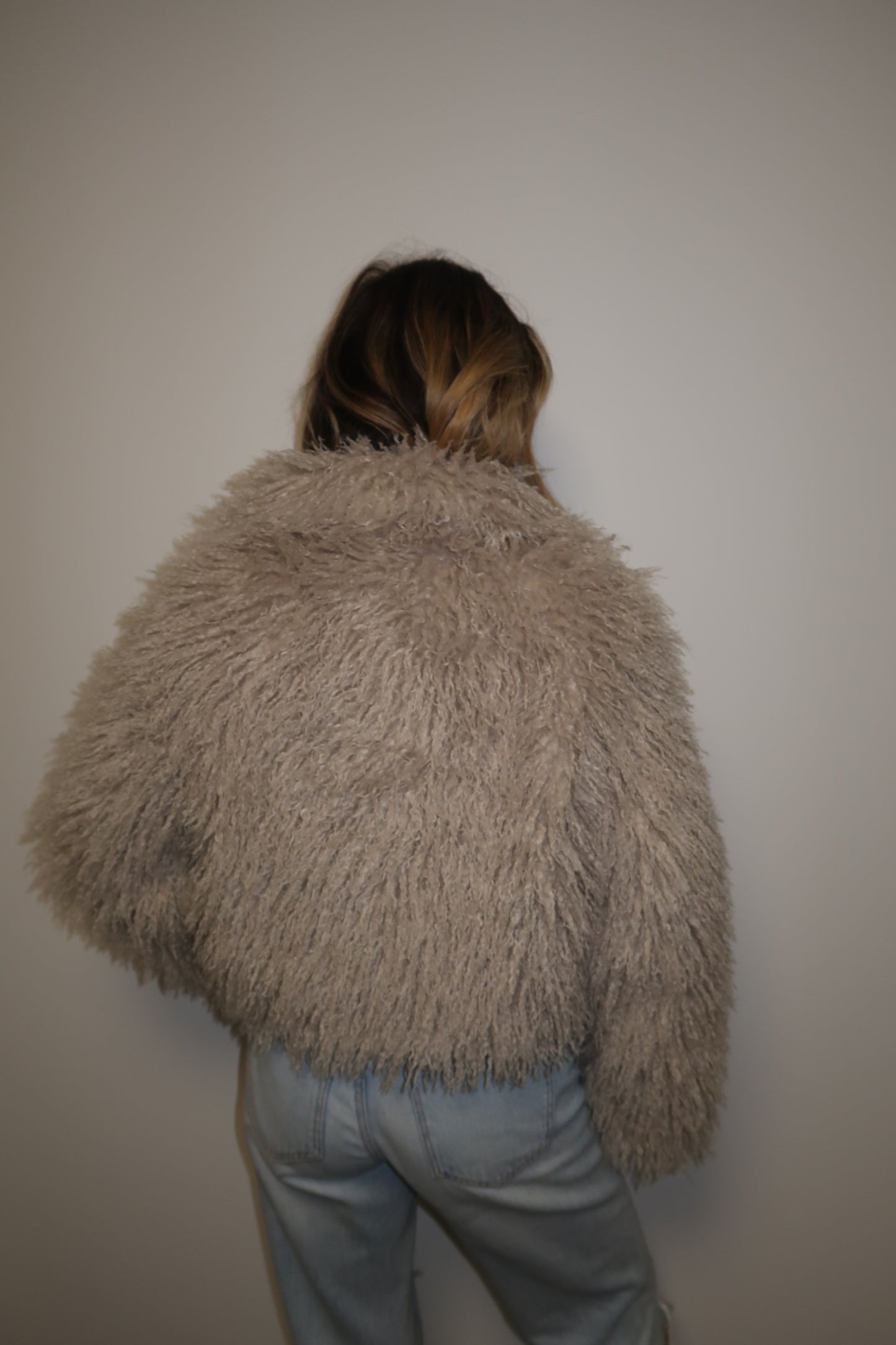 NOEL LUXURY VEGAN MONGOLIAN CROPPED JACKET IN OYSTER