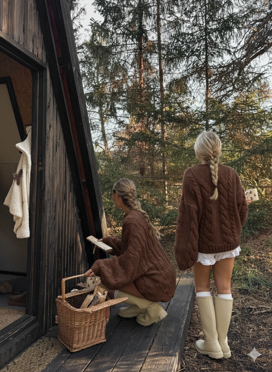 CLOUD CHUNKY CABLE KNIT SWEATER IN COFFEE